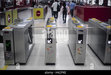 China, Hong Kong, Bahnhof, Drehkreuze, Stanzautomaten, Asien, Hongkong Insel, Hong Kong Island, Xianggang, Hsiangkang, Bahnhof, Ticket bedeutet Transport öffentlich, Karte Stanzen Maschine, Stanz-Maschine, Karte-Lesegerät, handelt Stockfoto