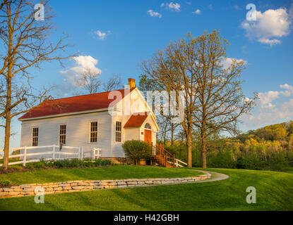 Iowa County, Wisconsin: Sonnenuntergang Licht auf Hyde Kapelle, erbaut im Jahre 1861, in das National Register of Historic Places aufgelistet Stockfoto