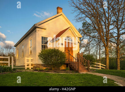 Iowa County, Wisconsin: Abendlicht auf der Hyde-Kapelle im zeitigen Frühjahr Stockfoto