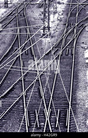 Bahnhof, Gleis, Detail, Switches, Rangierbahnhof, Wechsel Spuren, Spuren, Eisenbahn, Schienen, Gleise, Bahntransporte, Verkehr, Transport, Förderung, Eisenbahn, Bahn-Verkehr, Schienenverkehr, Logistik, Wirtschaft, Bahn Gerät, Bahntechnik, Richtung Update, Logistik, Deutschland, in der Nähe Hamburg, Netze Stockfoto