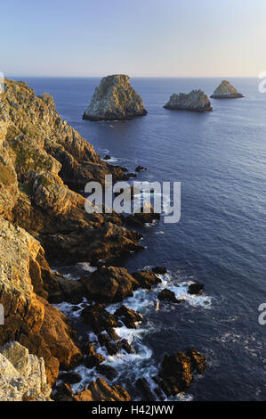 Frankreich, Bretagne, Pointe de Penhir, Halbinsel Cronzon, steile Küste, Meer, Stockfoto