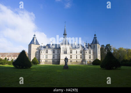 Frankreich, Burgund, Saône-et-Loire, Chateau de Sully, Park, Stockfoto