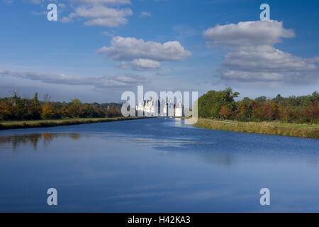 Frankreich, Centre, Loir-et-Cher, Fluss Loire, Schloss Chambord, Wasser zu springen, Stockfoto