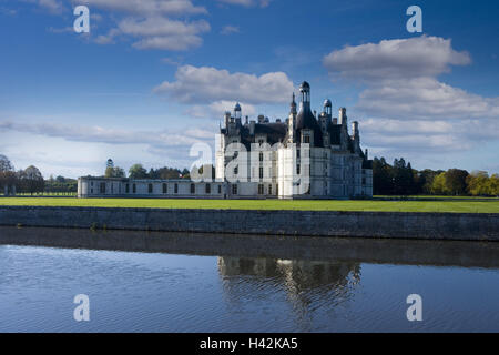 Frankreich, Centre, Loir-et-Cher, Fluss Loire, Schloss Chambord, Wasser zu springen, Stockfoto