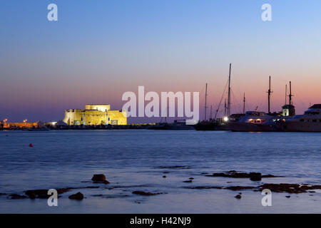 Zypern, Kato Paphos Hafen Festung am Hafen, Beleuchtung, Abend, Stockfoto