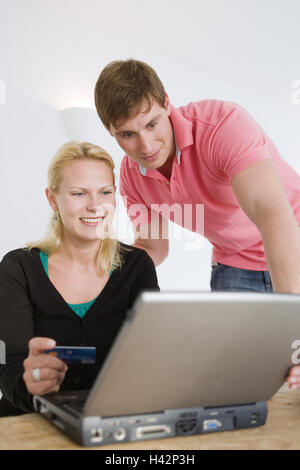 Mann, Frau, jung, Laptop, Kreditkarte, Lächeln, Stockfoto
