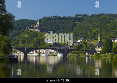 Deutschland, Rheinland-Pfalz, Cochem, Moselbrücke, Schloss, Stockfoto