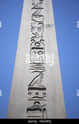 Türkei, Istanbul, Altstadt, am Meydani, ägyptischer Obelisk, Dikilitas, Detail, Himmel, Stadt, Stadt, Metropole, Hafen, Kultur, Kunst, Raum Sultanahmet, Hippodrom, Steinsäule, Bild, Abbildung, Hieroglyphen, Diaglyphen, ziseliert, Granit, Skulptur, Kult-Ikone, ägyptischen, historisch, antik, Ort von Interesse, mittlere Nahaufnahme, draußen, Stockfoto