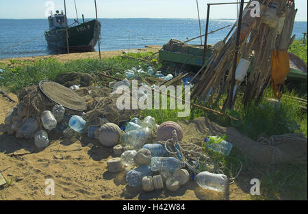 Kutter Angeln, Bojen Strand, Schwimmen, Netzwerke, Pervalka, National Park Resort breite Bucht Gesundheitsbar, Litauen, Stockfoto