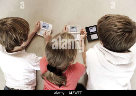 Wohnzimmer, Teenager, Gameboys, Stockfoto