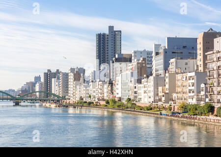 Tokioter Skyline entlang Sumida-Fluss Japan Stockfoto