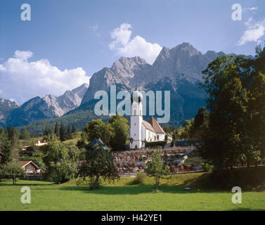 Deutschland, Bayern, Grainau, Pfarrkirche, Johannes der Täufer, Friedhof, Hintergrund Alpspitze, Waxensteine, Europa, Upper Bavaria, Zugspitze Dorf, Dorf, Ort, Kurort, Kirche, Kirche, Struktur, Interesse, Gräber, Berge, Berge, des Stockfoto