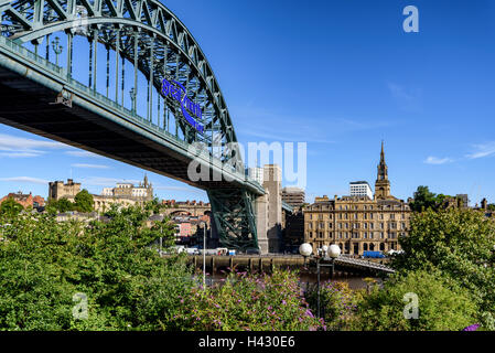 Tyne Bridge ist die berühmtesten und bekanntesten der sieben Brücken über den Fluss Tyne. Stockfoto