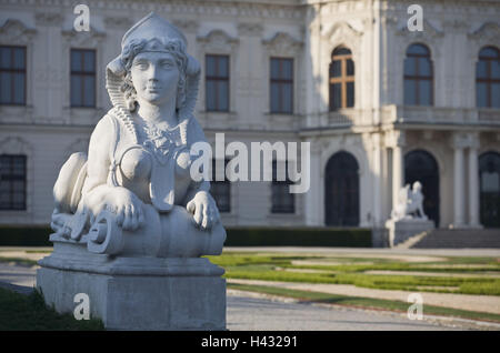 Österreich, Wien, Statue vor Schloss Belvedere Stockfoto