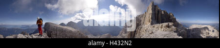 Italien, Trentino, Dolomiten, Madonna Tu Campiglio, Gipfel, Bergsteiger, die Brenta-Dolomiten, Ostalpen, Kalk, Alpen, Alpen, Berge, Berglandschaft, Hochgebirges, Person, Mensch, Ziel, Stand, Ansicht, Alpenpanorama, Bergsteigen, Aktivität, Herausforderung, Hobby, Freizeit, Sport, Bergsport, Stockfoto