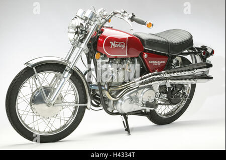 Motorrad, Norton Commando 750 Seiten, rot, klassisch, schräg von vorne, Vorschau, auf der linken Seite, Stockfoto