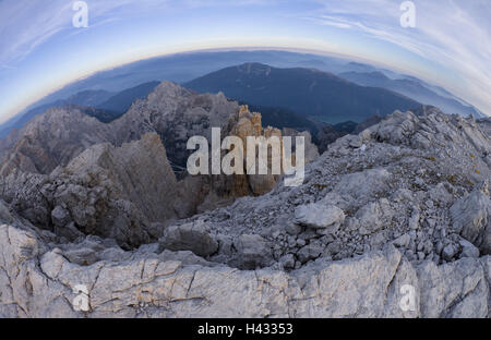 Italien, Trentino, Dolomiten, Madonna Tu Campiglio Gipfelpanorama, Fisheye, die Brenta-Dolomiten, Ostalpen, Kalk, Alpen, Alpen, Berge, Hochgebirges, Gipfel, Panorama, Panorama, Bergpanorma, Alpenpanorma, menschenleer, Symbol, Einsamkeit, Abgeschiedenheit, Freiheit, Bergsteigen, Herausforderung, Bergsport, anzeigen Stockfoto