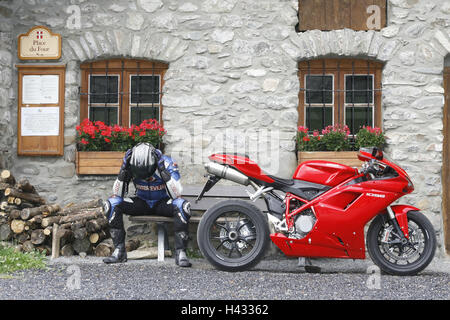 Motorrad Ducati 1098, Fahrer, Hausbank, Sit, Motorrad, Vordergrund Stockfoto