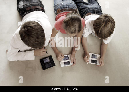 Wohnzimmer, Teenager, Gameboys, Stockfoto