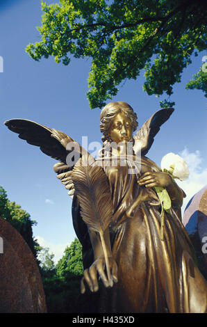 Friedhof, Statue, Engel, Rose, Detail, Grab, Grab, Dekoration, Figur, die Engelsfigur, Bronzefigur, Feder, Feder schreiben, Konzeption, glauben, Religion, Christentum, Trauer, Tod, Verlust, leider, BT, Stockfoto