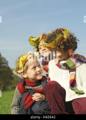 Kinder, Mädchen, junge, Blatt Felgen, Blickkontakt, glücklich