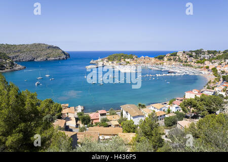 Spanien, Mallorca, port de Soller, Blick auf die Stadt, Hafen, den Balearen, Balearen Insel, Platz, Resort, Urlaubsort, lokale Ansicht, Häuser, Hafen, Hafenbecken, Stiefel, Reiseziel, Tourismus, Stockfoto