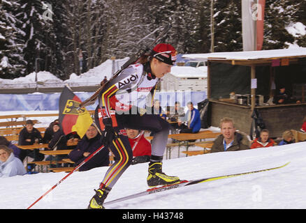 Italien, Südtirol, Antholz, WM 2008, Biathlon, Rennstrecke, Magdalena Neuner, Skating, Veranstaltungsgelände, Event-Passage, Event, Weltcup-Rennen, WM 2008, Sportlerin, Biathletin, Skaterin, Frau, Profil, Seitenansicht, deutschen, Sport, Wintersport, Skifahren, Schaltung, Sport, International, Spannung, Belastung, Pistole Stockfoto