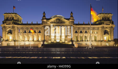 Deutschland, Berlin, Platz der Republik (Platz der Republik), Reichstag, Nacht, Stockfoto