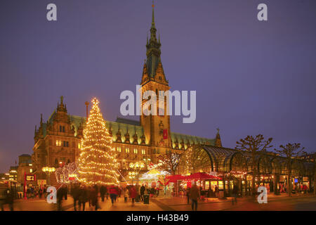 Deutschland, Hamburg, Rathaus, Weihnachtsmarkt, Beleuchtung, Abend, Stockfoto