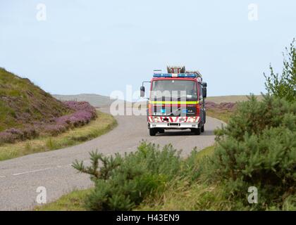 Ein Feuer-Gerät reagiert auf einen Notruf in den schottischen Highlands. Stockfoto