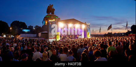 Menge an open Air Konzert, Sommerfest in Koblenz, Rhein in Flammen, Rhein in Flammen 2016, Koblenz, Rheinland-Pfalz Stockfoto