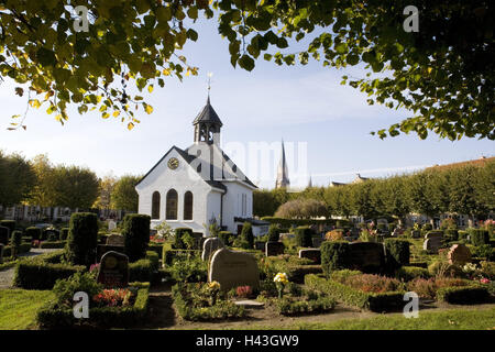 Deutschland, Schleswig - Holstein, Querbalken, Friedhof, Band, Herbst, Norddeutschland, Friedhof Band, Kirche, Grabstätten, Gräber, Orte Rest, Stockfoto