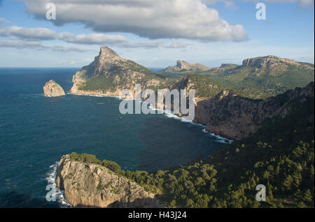 Spanien, Mallorca, Halbinsel Form Ziel, Küstenlandschaft, den Balearen, Balearen Insel, Mittelmeer, Meer, Küste, Küste Galle, Steilküste, bewölkten Himmel, Ziel, Tourismus, Winter Stockfoto