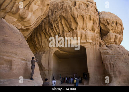 Saudi Arabien, Provinz Tabuk, Madain Saleh, Felswand, Grube, Stockfoto