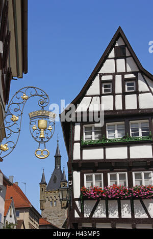 Deutschland, Baden-Wurttemberg, Bad Wimpfen, Altstadt, Fachwerkhaus, blaue Turm, Haus, Wohnhaus, Gebäude, Struktur, Architektur, Fachwerk-Architektur, Fachwerk, Fachwerk Gebäude, Ort von Interesse, Reiseziel, niemand, zu Stockfoto