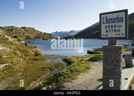 Schweiz, Bündner, San Bernardino Pass, See, Wiesen, Berge, Stockfoto