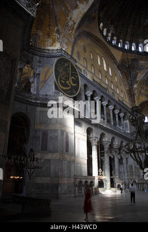 Türkei, Istanbul, Hagia Sophia, wichtigsten Zimmer, früher Kirche, heute Museum, Besucher, Innenansicht, Kultur, glauben, Religion, Struktur, historisch, Ayasofya, Sophienkirche, sakrale Bau, byzantinische, Architektur, Runde Schild, UNESCO-Weltkulturerbe, Architektur, Kirche, Moschee, Museum, Ort von Interesse, Wahrzeichen, Person, innen, Stockfoto