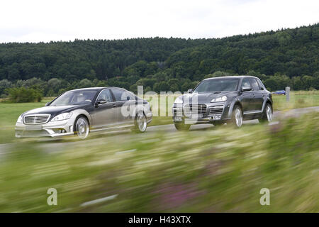 Landstraße, Sportwagen, zwei, geholfen, Straße, Fahrzeuge, Autos, edel, exklusiv, teuer, luxuriös, Autofahren, Stimmung, Auto-Design zu ziehen, Stockfoto