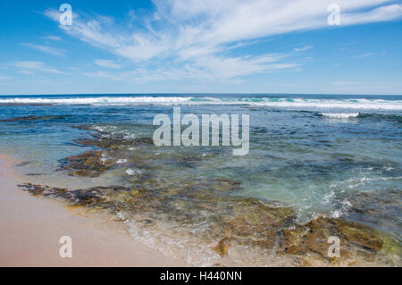Am türkisblauen Indischen Ozean Seelandschaft mit Gezeiten-Pools am blauen Löcher Beach in Kalbarri, Western Australia. Stockfoto