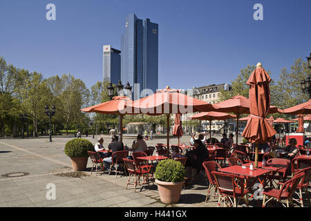 Deutschland, Hessen, Frankfurt am Main, Oper Raum, Straßencafé, Person, Main-Metropole, Stadt, Café, Bar, Gäste, Touristen, hohe steigt, Büro-Hochhäuser, Glasfronten, Sommer, Reiseziel, Banken, Tourismus, Stockfoto