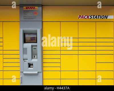 Stack-Station, Detail, keine Property-Release, Maschine, deutsche Post, gelb, Logistik, Paket, Paketdienst, DHL Paket Bahnhof, Post, Postbahnhof, Paket, draußen, menschenleer, Stockfoto
