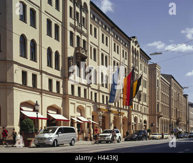 Deutschland, Bayern, München, Maximilianstraße, Hotel vier Jahreszeiten Kempinski, im Außenbereich Stockfoto