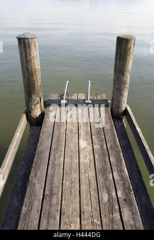 Bootssteg, Holzbohlen, Holzpfosten, Dirigenten, Wasser, Wellen, Spiegelung, Stockfoto