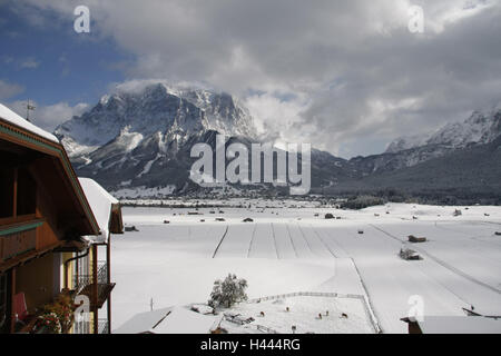 Österreich, Tirol, Lermoos, Winterlandschaft, Wolken, Landschaft, Berge, Berge, Zugspitze, Häuser, Schnee, Schnee-bedeckten, Ansicht, Alpen, Cloudies, Skigebiet, Wintersportgebiet, Ferienregion, Stockfoto