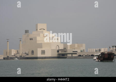 Katar, Doha, Museum islamischer Art, Katar, Gebäude, Architektur, Ort von Interesse, Kultur, Museumsbau, Wasser, verschwommen, Stockfoto