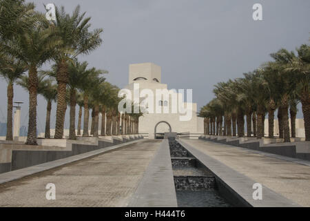 Katar, Doha, Islamic Art Museum, Palmen, Brunnen, Katar, Gebäude, Architektur, Ort von Interesse, Kultur, Museumsbau, Wasser, Avenue, Stockfoto