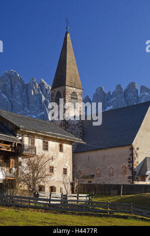 Italien, Südtirol, den Dolomiten, Villnößtal, St. Magdalena, lokale Ansicht, Kirche, Geisler Punkte, Stockfoto