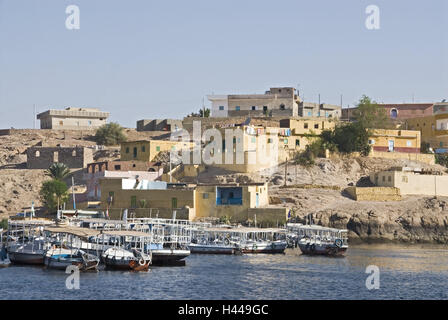 Ägypten, Aswan, Katarakt, lokale Ansicht, Nils, Stiefel, Oberägypten, Ort, Häuser, Wohnhäuser, Fluss, Hafen, Bootssteg, Reiseziel, Tourismus, Stockfoto