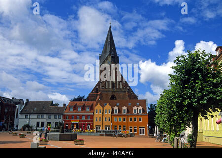 Norddeutschland, Barth, St. Marien Kirche, farbige Häuser, Stockfoto