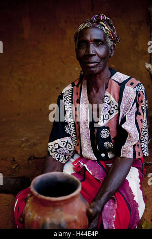 Afrika, Sambia, südliche Provinz, Victoriafälle, Sambesi, Dorf von Kazungula, alte Frau, Stockfoto